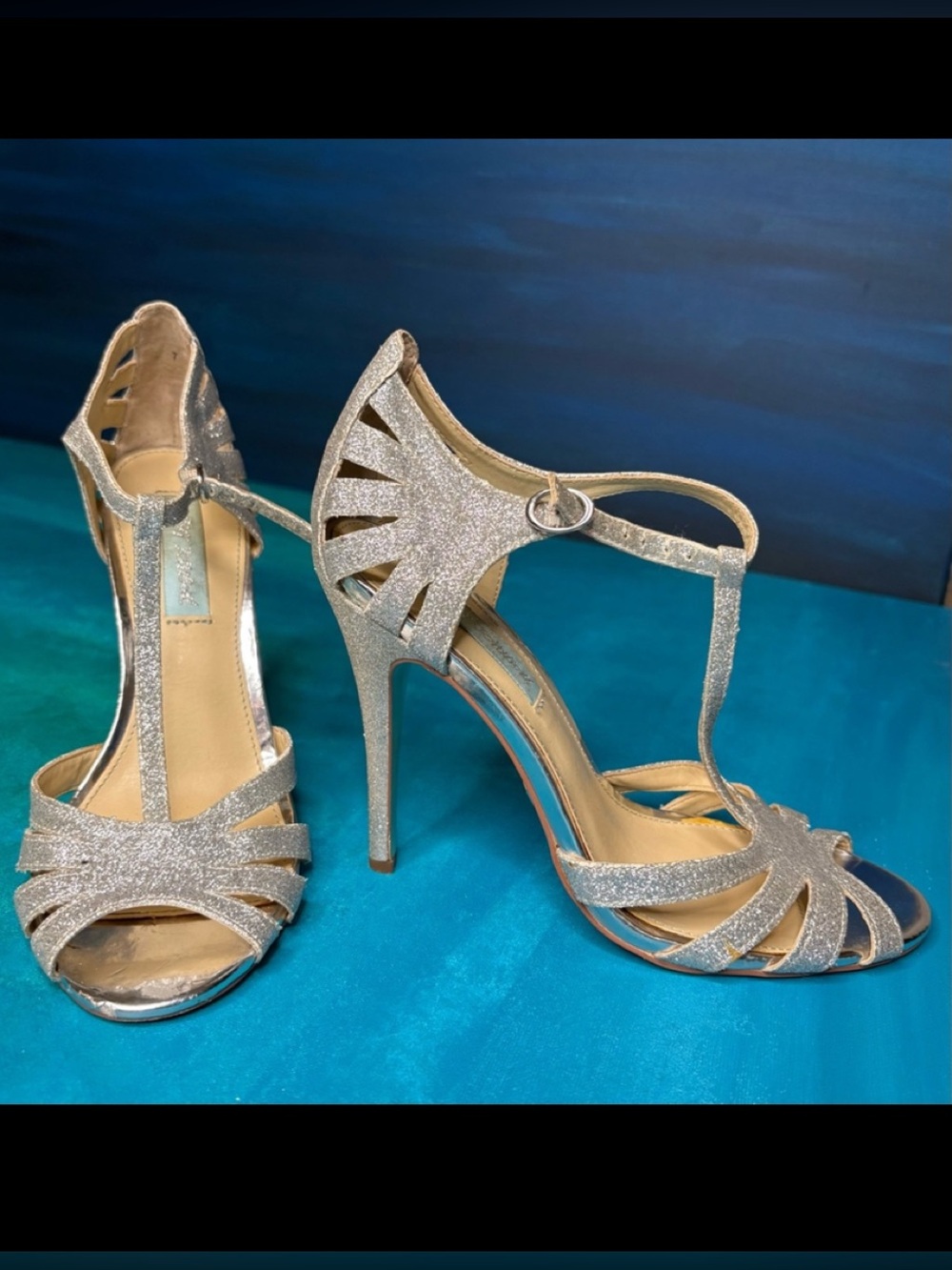 Betsey Johnson Silver Glitter T-Strap Stiletto Open Peep Toe Sandals Tango Shoes